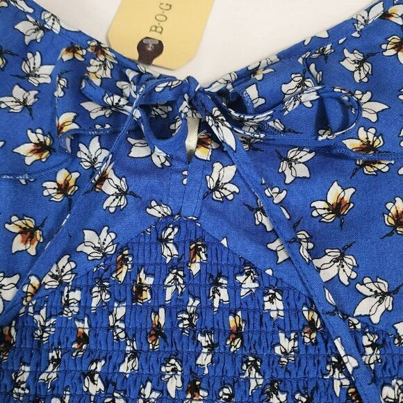 NWT BOG Collective Women's - L - Blue Floral Crop Adjustable Top - Picture 4 of 12